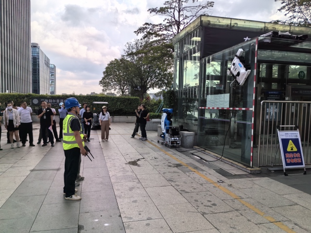 X-Human Low altitude Curtain Wall Cleaning Robot J1