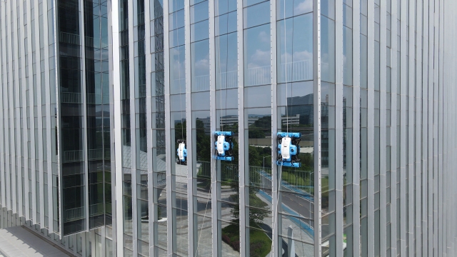 X-Human High altitude Curtain Wall Cleaning Robot K3