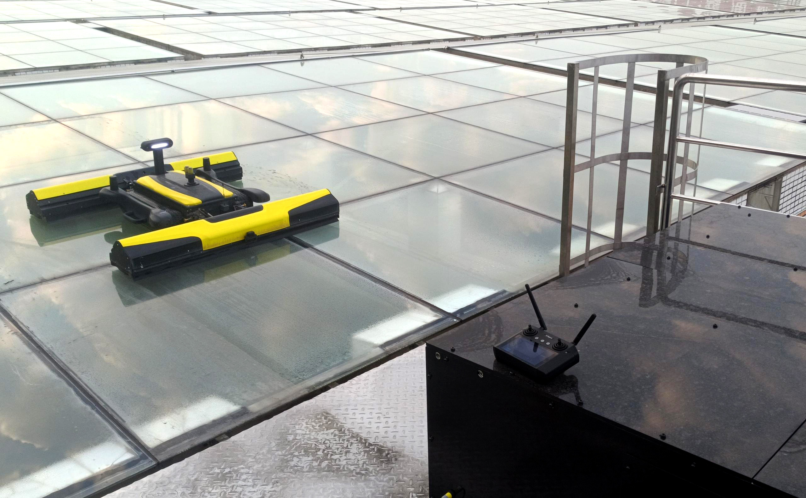 X-Human G2 - solar cleaning robot - cleaning equipment