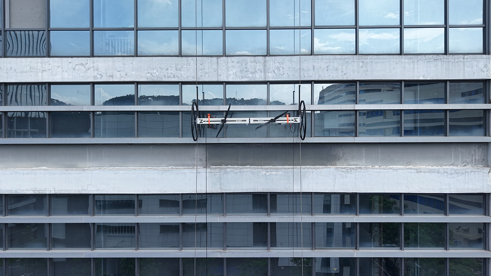 S1 - Obstacle-Crossing Curtain Wall CleanBot