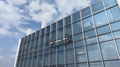 S1 - Obstacle-Crossing Curtain Wall CleanBot