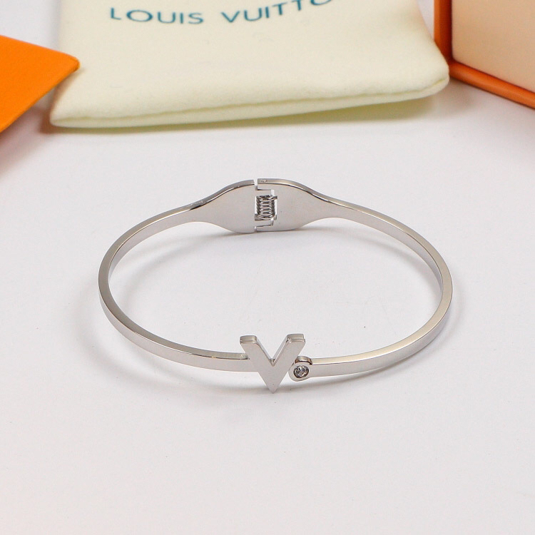 LV bracelet 007