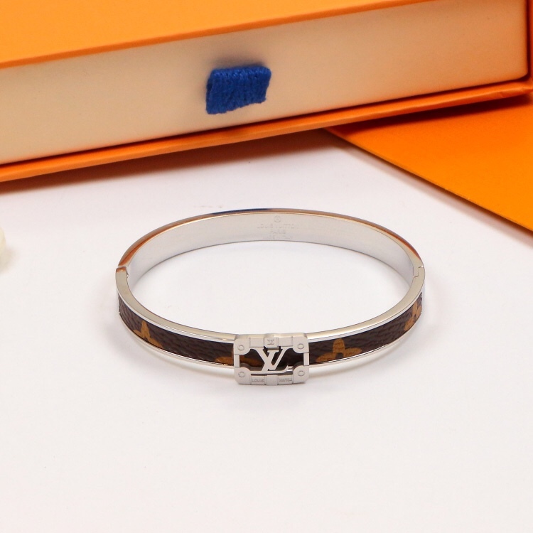 LV bracelet 015