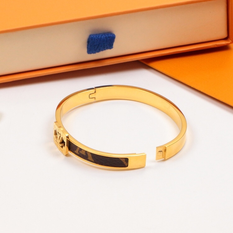 LV bracelet 015