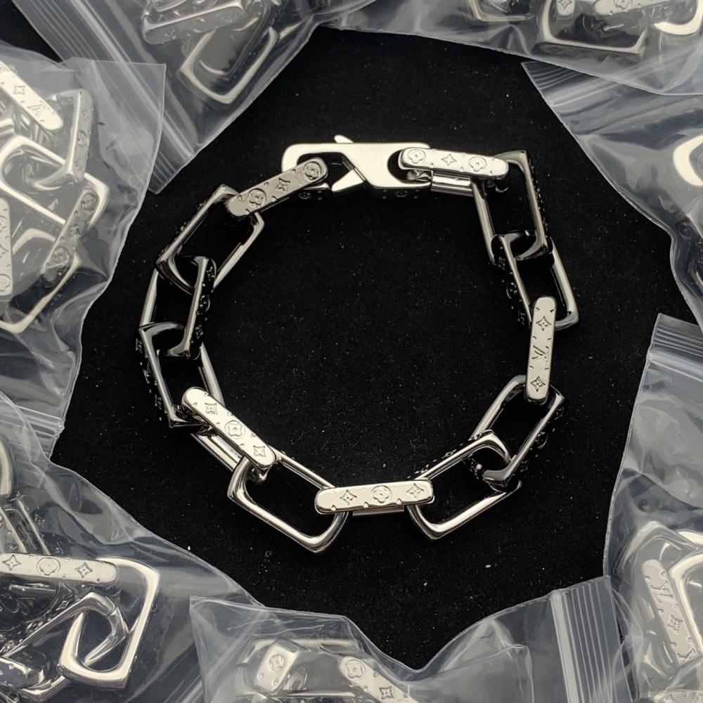 LV bracelet 780