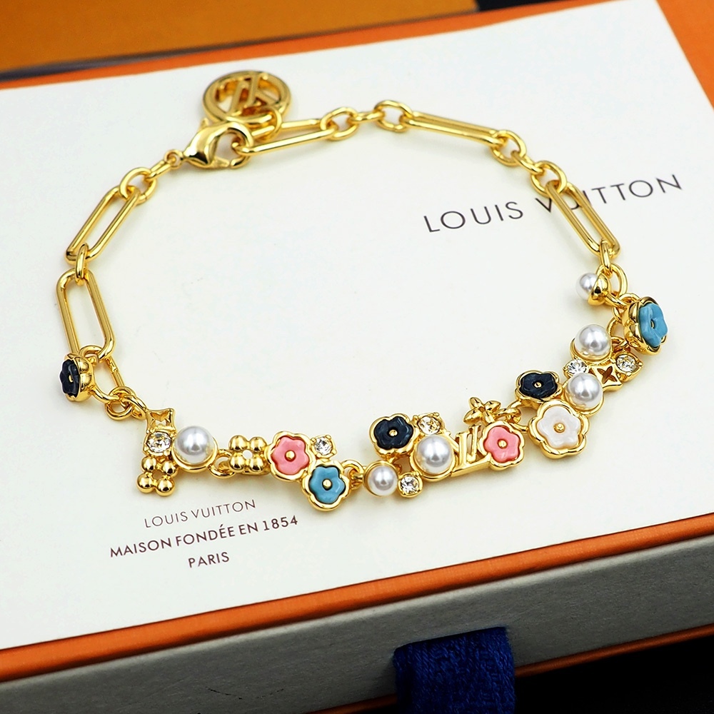 LV  bracelet  359
