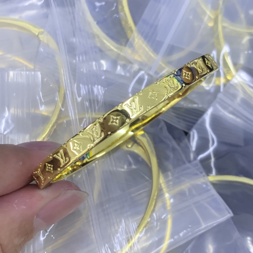 LV bracelet 855