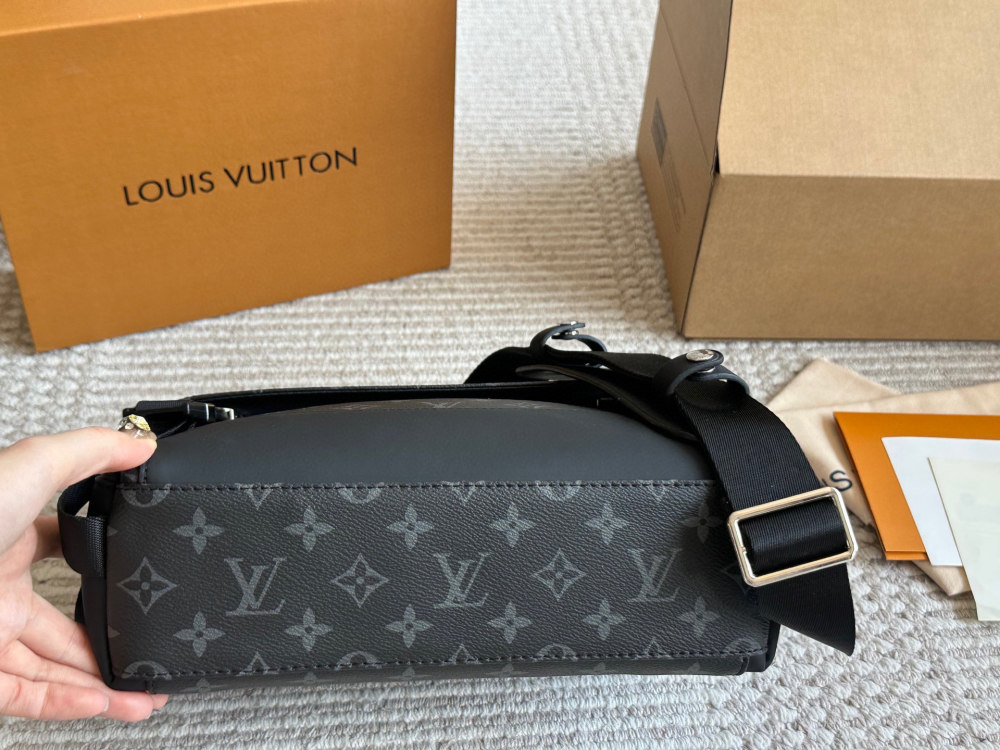 LV bag 1328