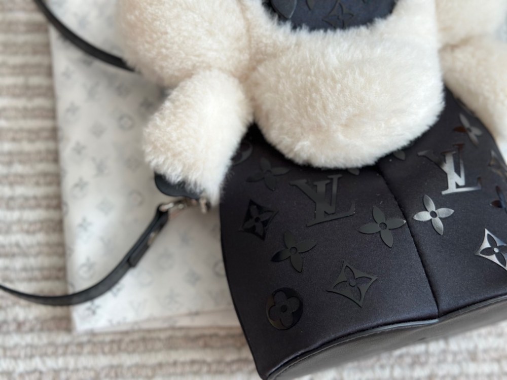 LV bag 1535