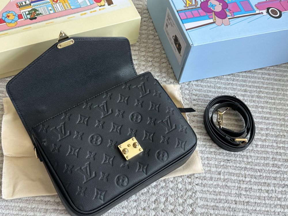 LV bag 1553