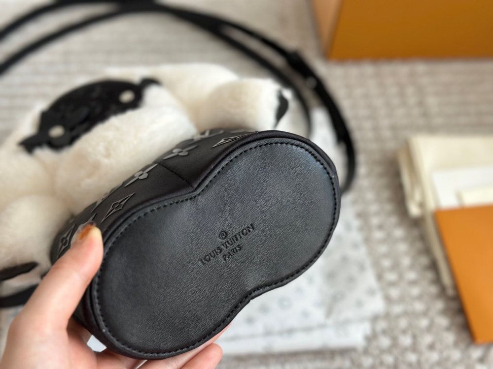LV bag 1535