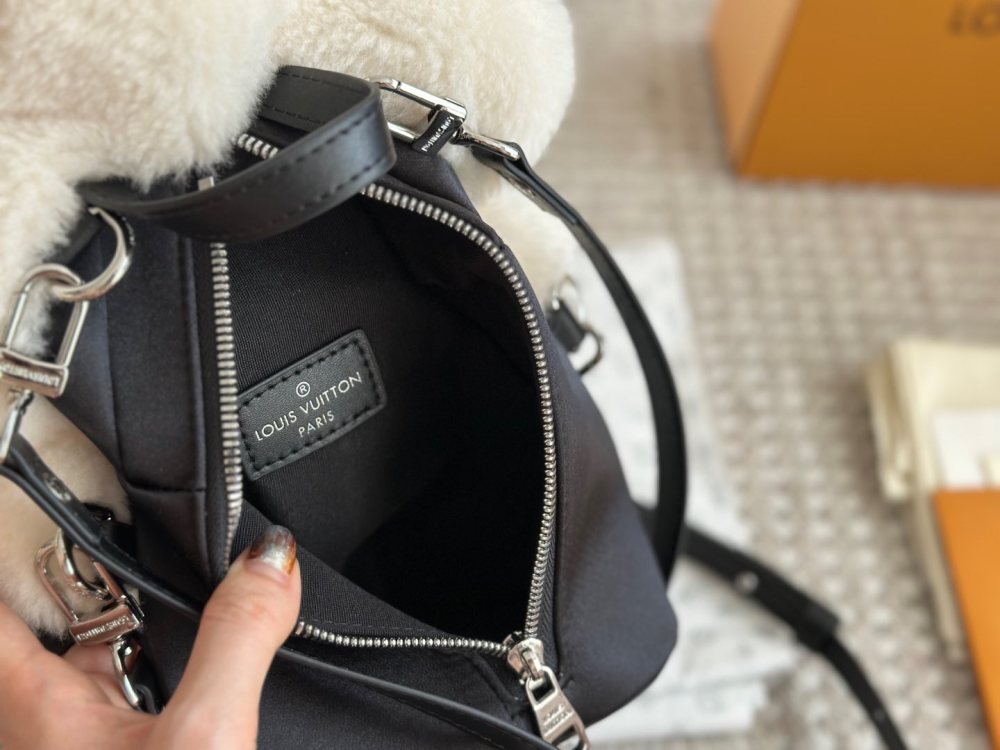 LV bag 1535
