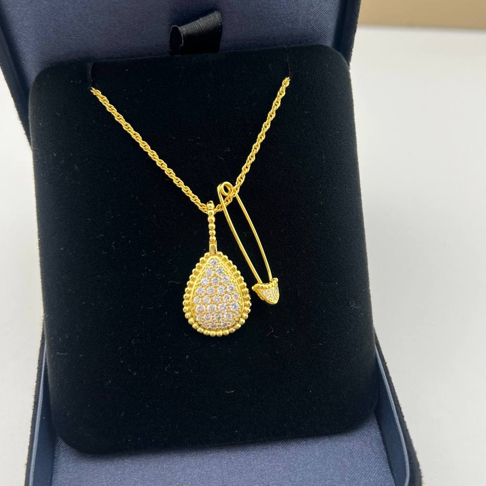 Boucheron necklace 009