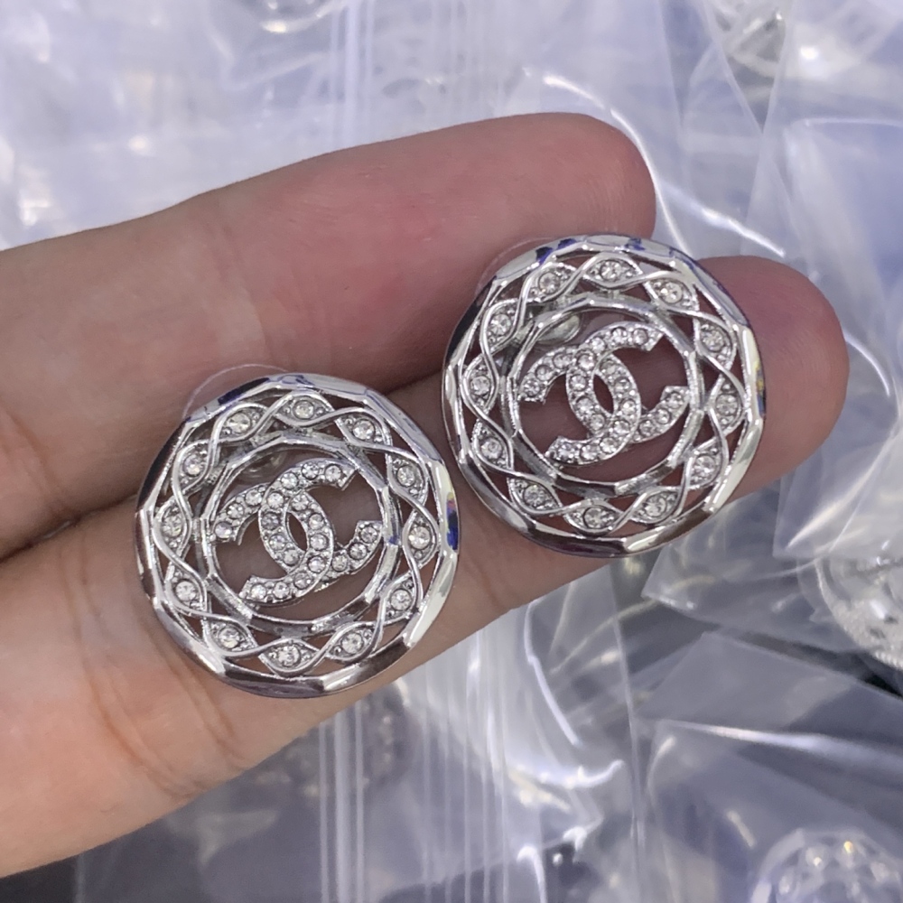 chanel earrings 196