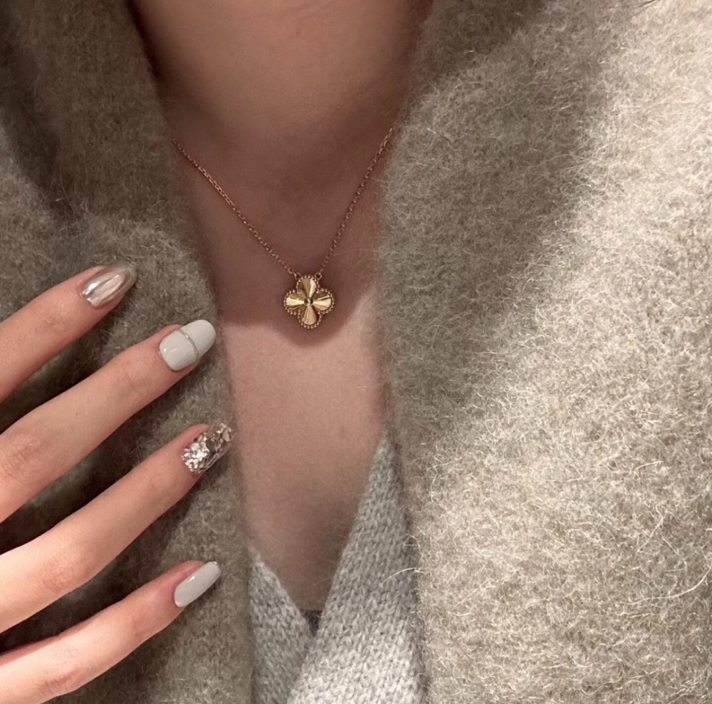 van cleef necklace 089