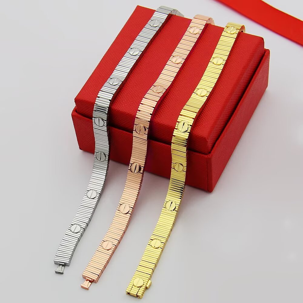 cartier LOVE UNLIMITED bracelet