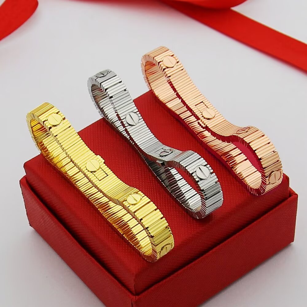cartier LOVE UNLIMITED bracelet
