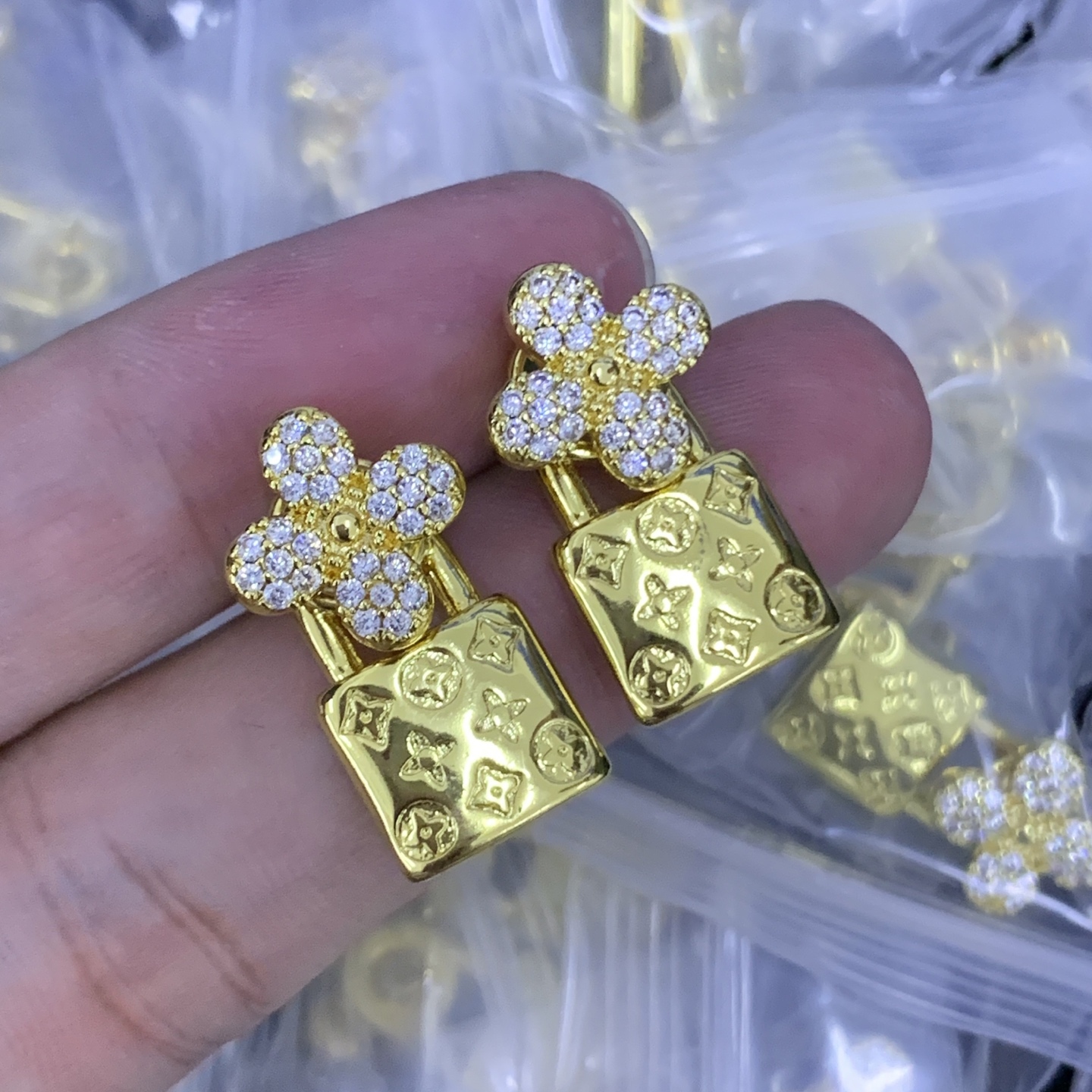 LV Gold Logo-Accented Earrings 956