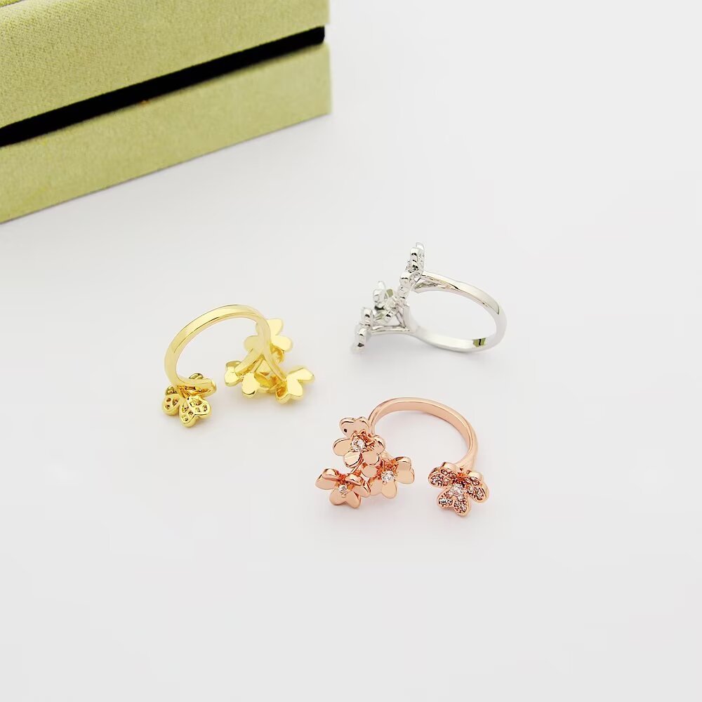 Van Cleef Rose Gold Romantic Ring 015