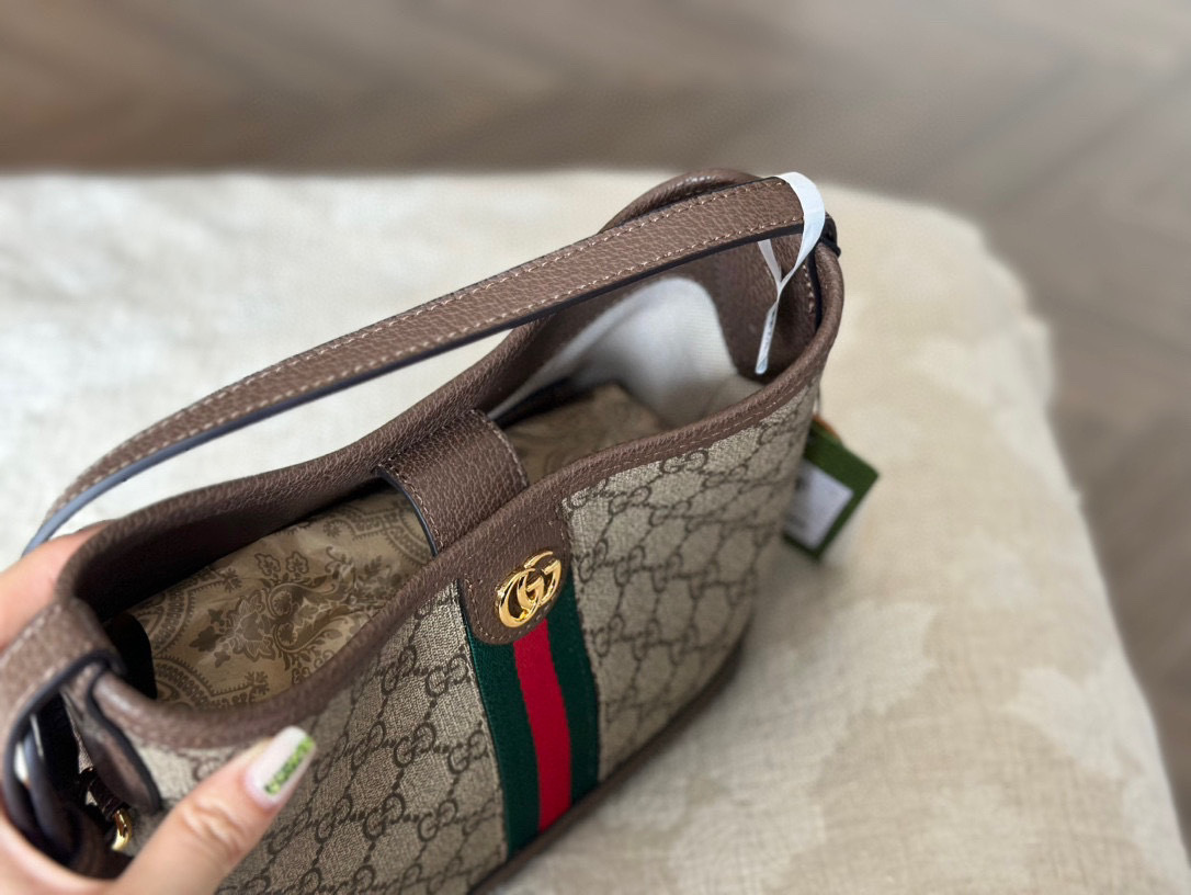 Gucci Silver Quilted Bag 590