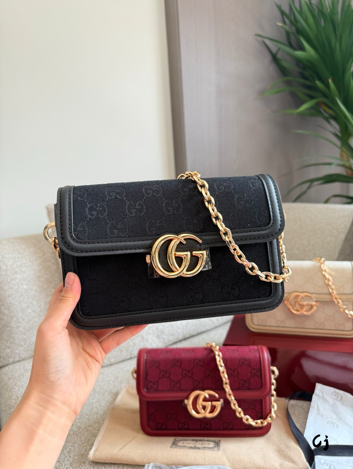Gucci Rose Gold Logo-Accented Bag 557