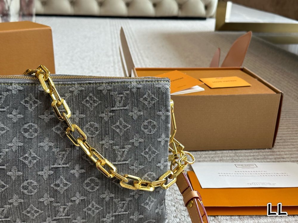 LV Silver Vintage-Inspired Bag 1614