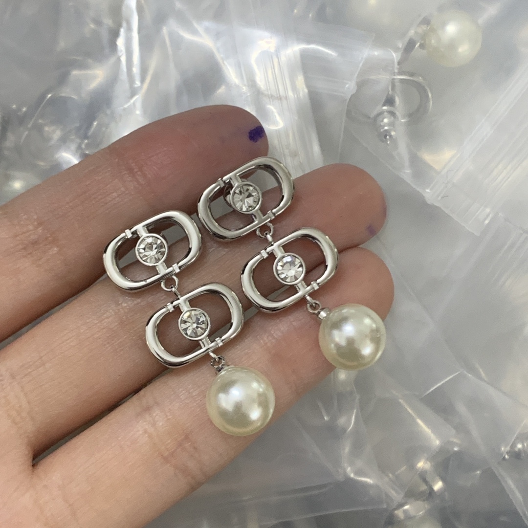 Dior Silver Vintage-Inspired Earrings 542