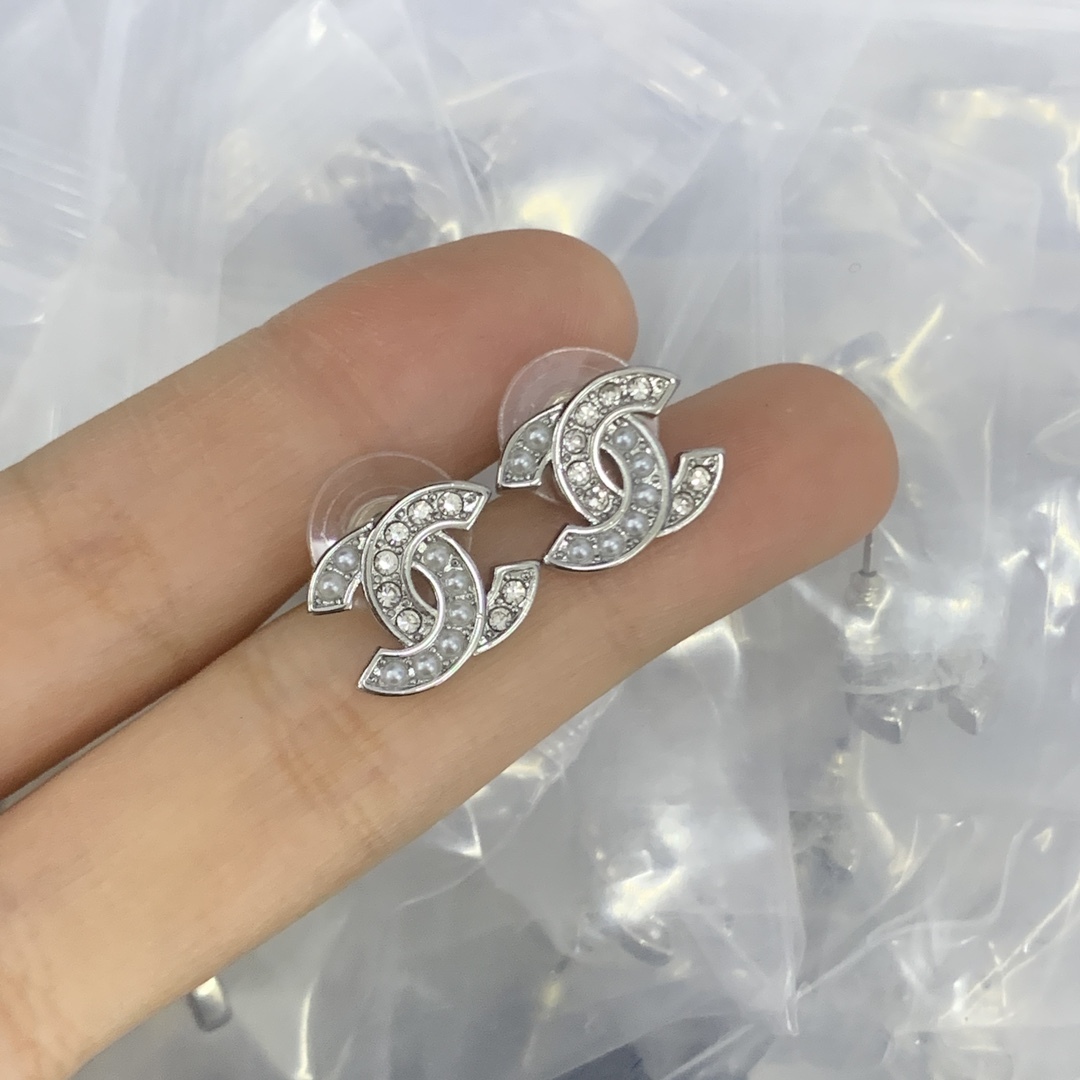 Chanel Silver Vintage-Inspired Earrings 050
