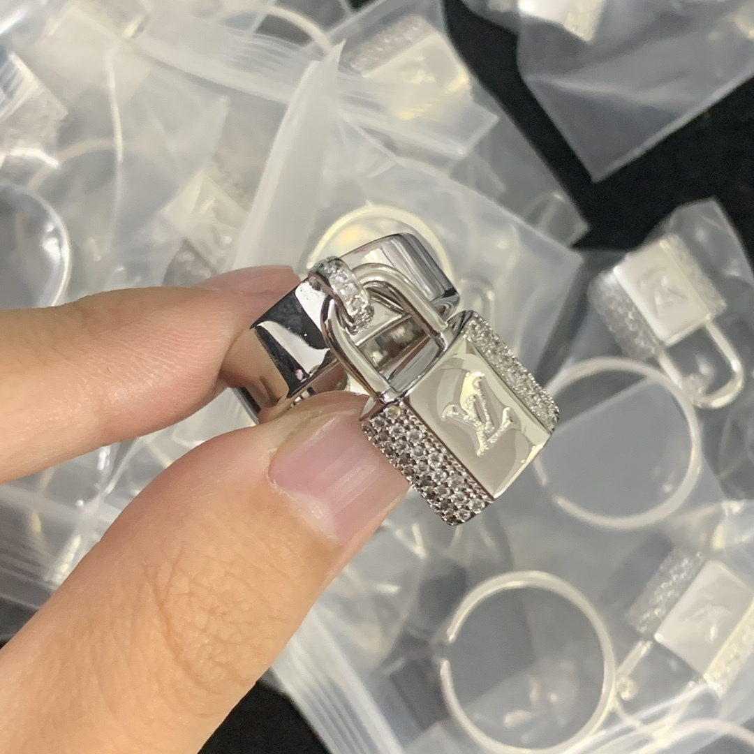 LV Silver Textured Ring 1042