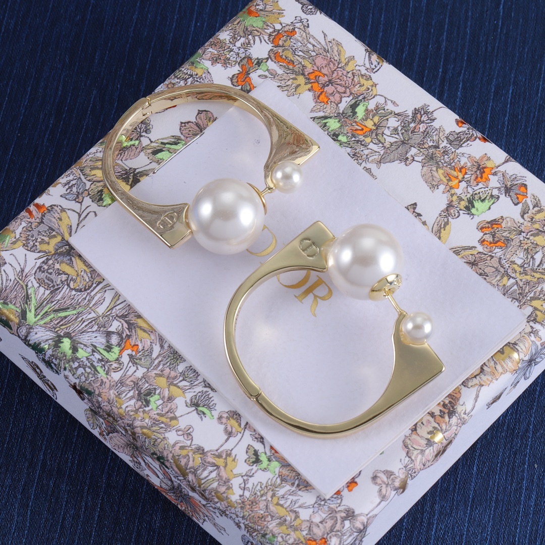 Dior Silver Vintage-Inspired Earrings 042