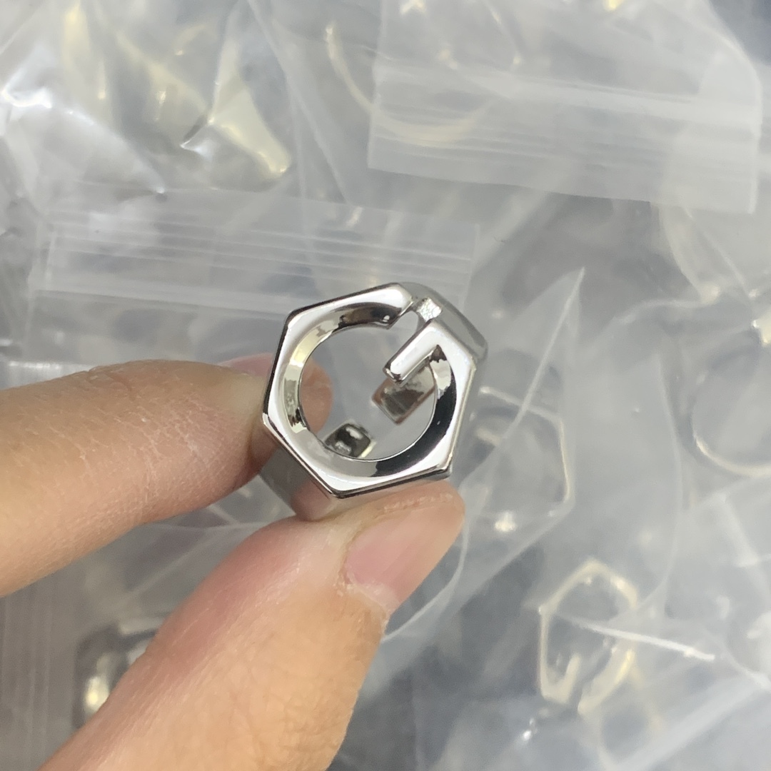 Gucci Silver Geometric Ring 472