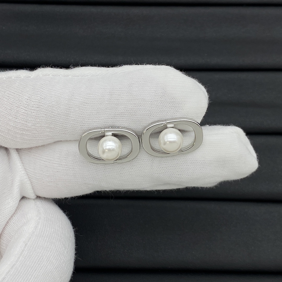 Dior Silver Vintage-Inspired Earrings 001