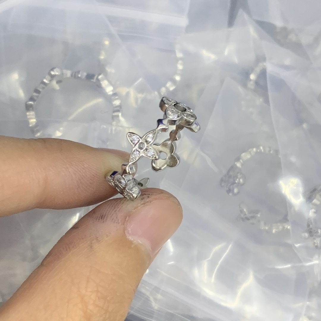 LV Silver Romantic Ring 1023
