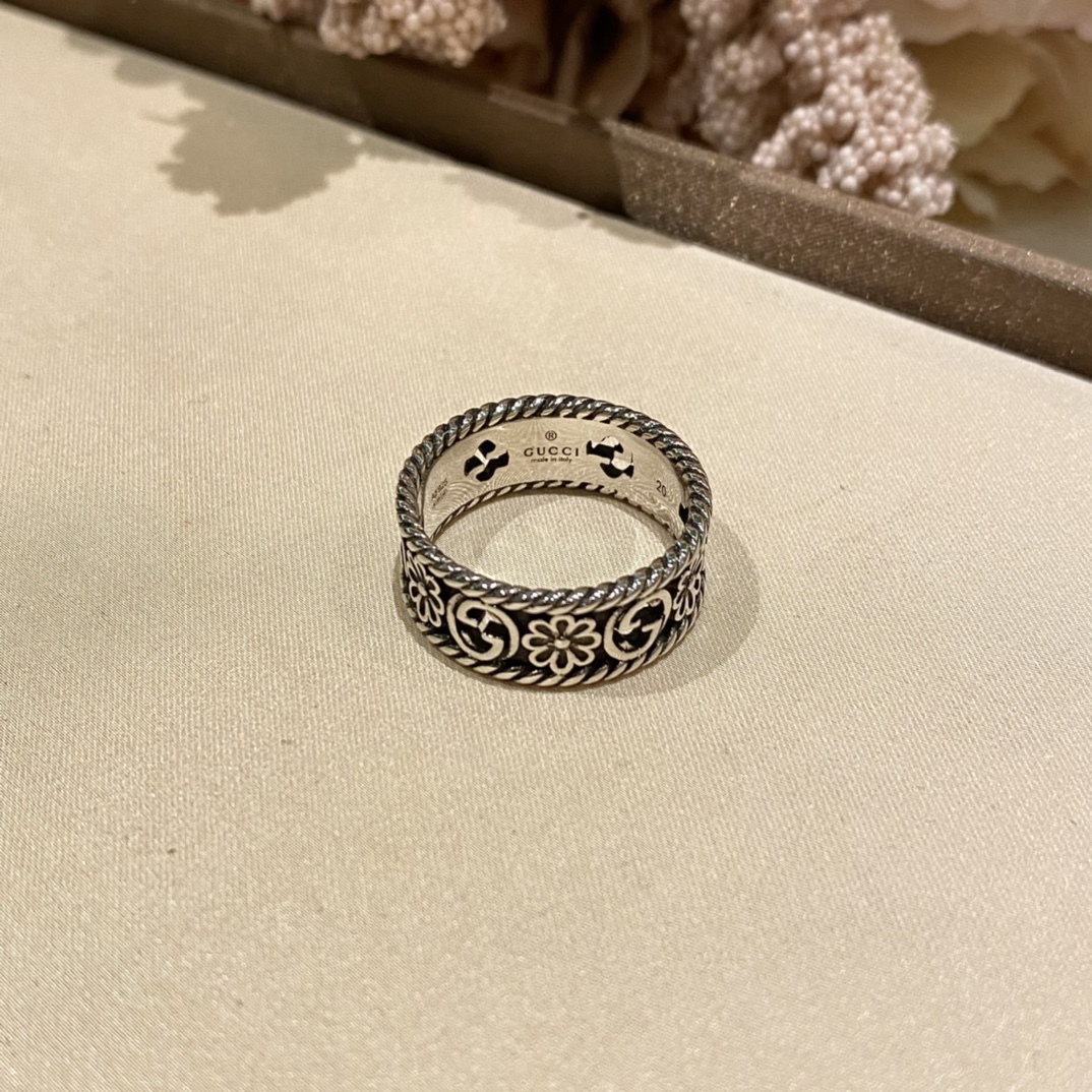 Gucci Silver Vintage-Inspired Ring 041