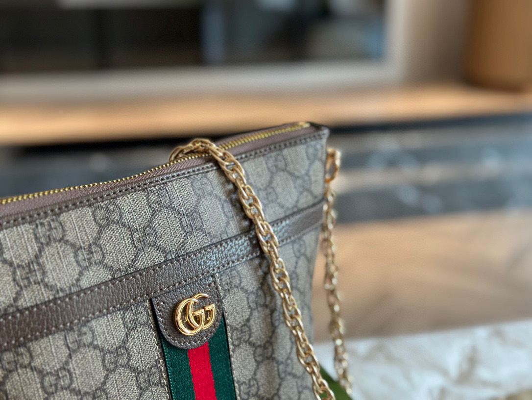Gucci Silver Quilted Bag 575