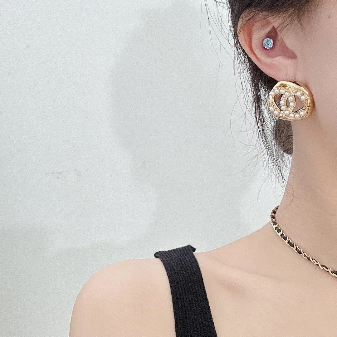Chanel Silver Logo-Accented Earrings 017