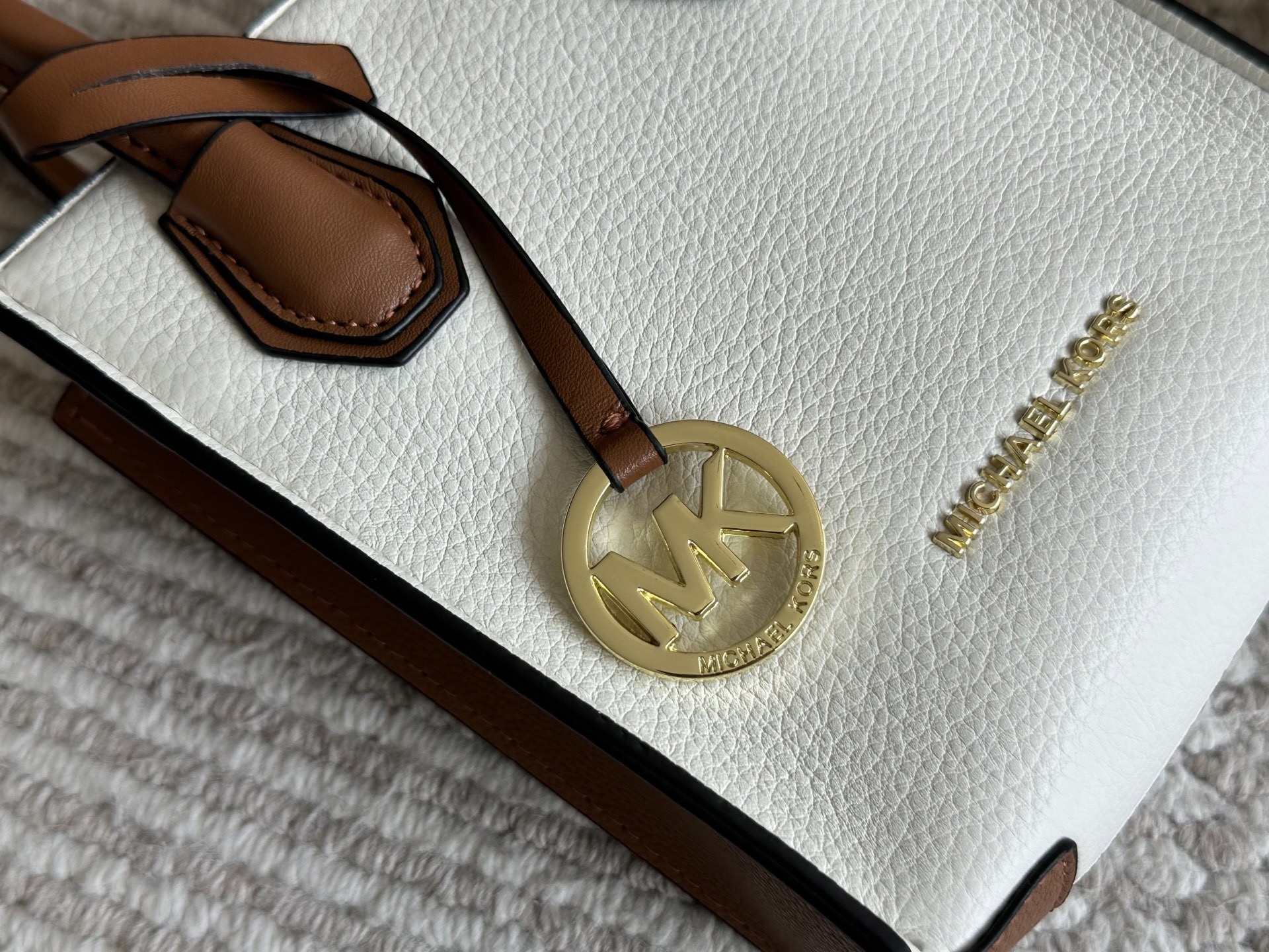 MK Beige Logo-Accented Bag mercer 004