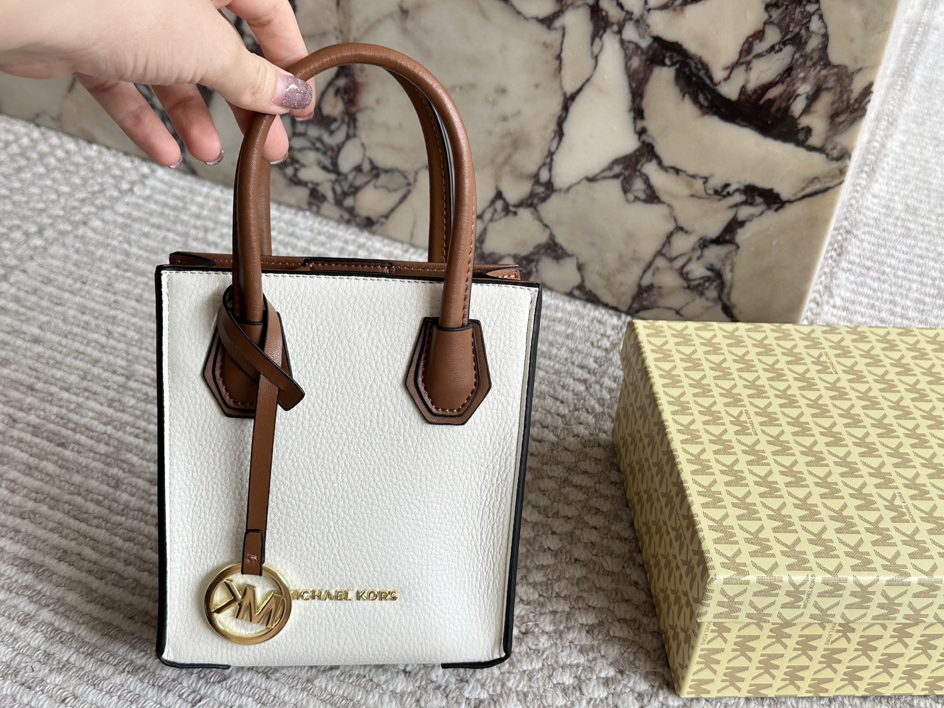 MK Beige Logo-Accented Bag mercer 004