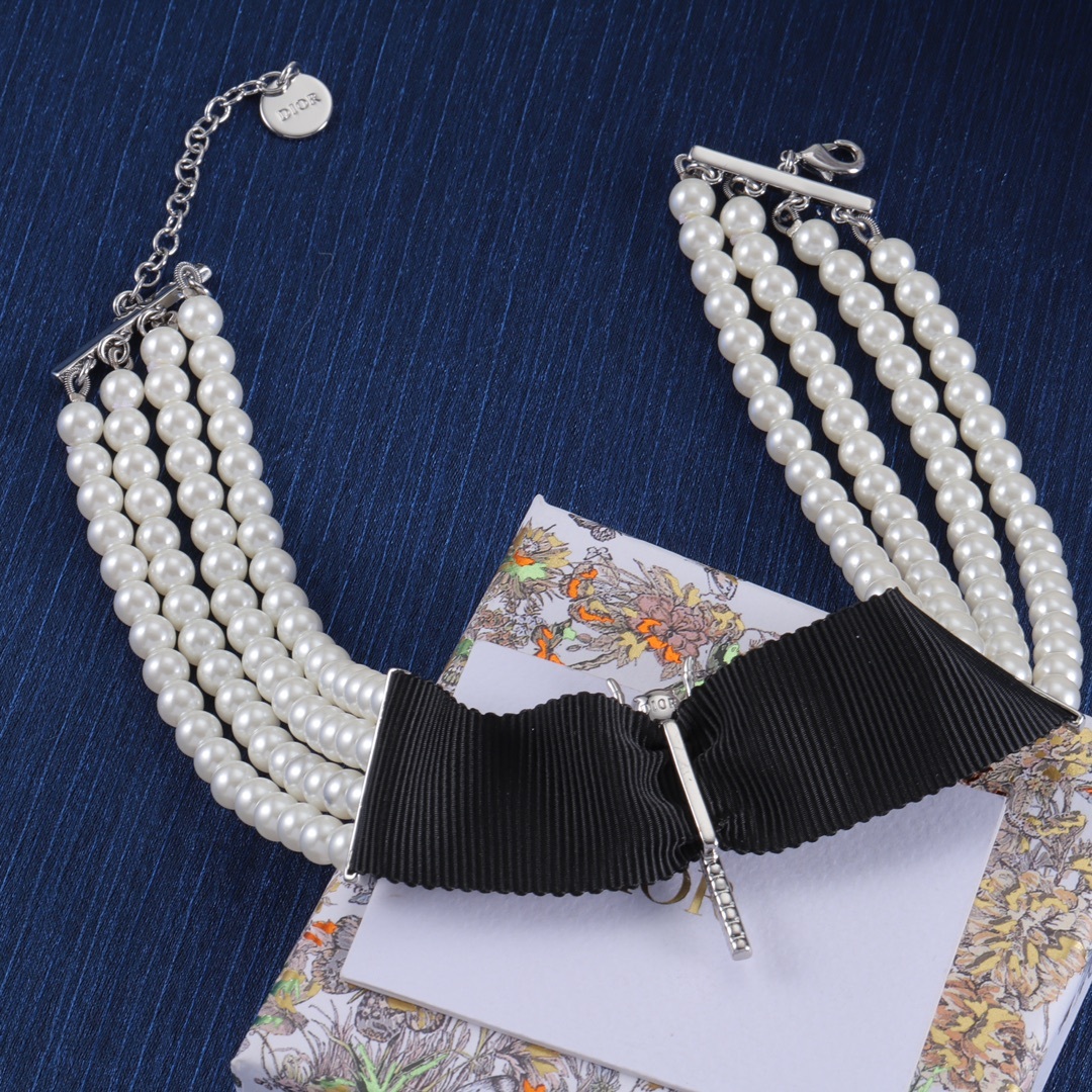 Dior Silver Vintage-Inspired Necklace 050