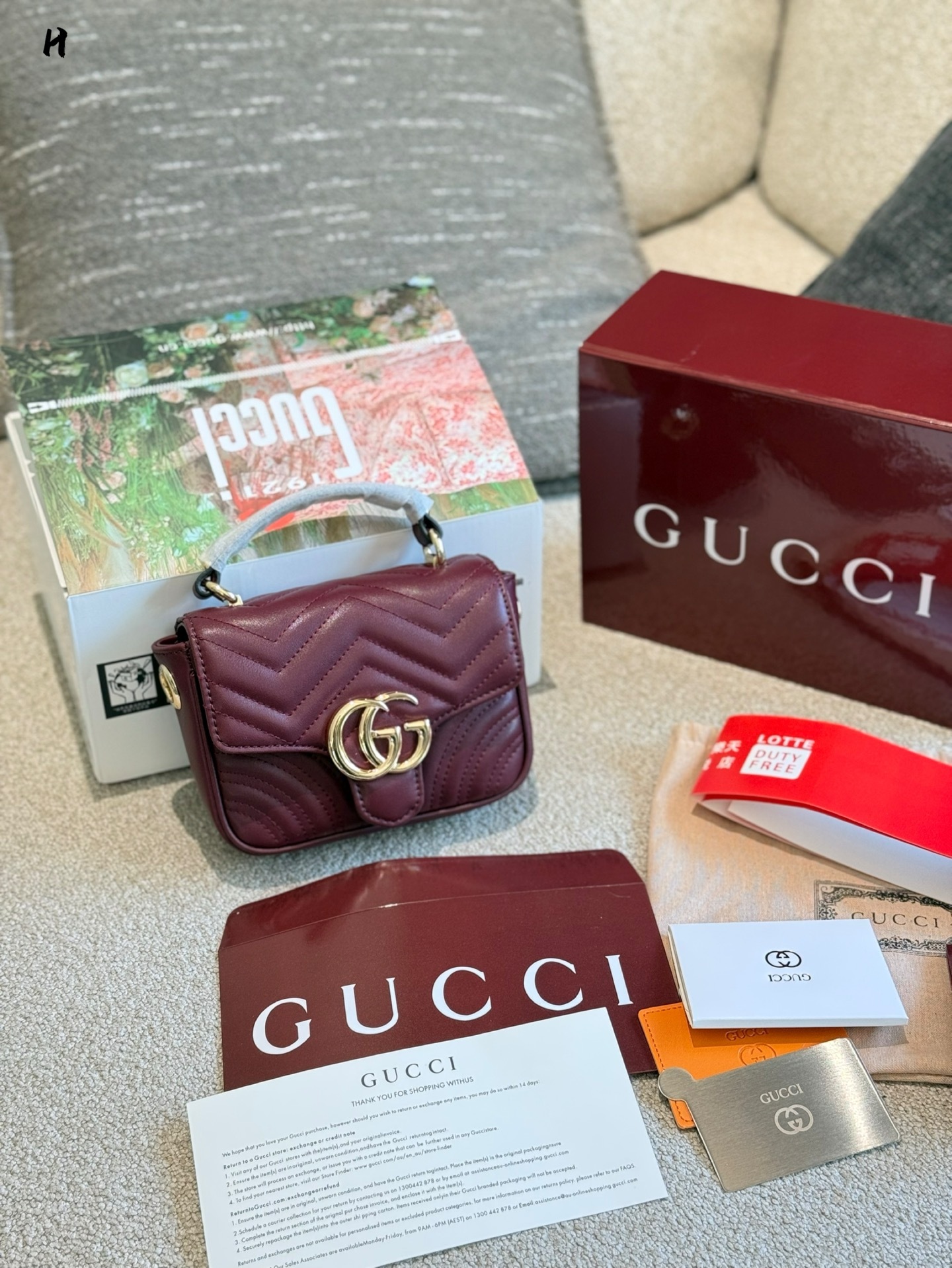 Gucci Rose Gold Logo-Accented Bag 551