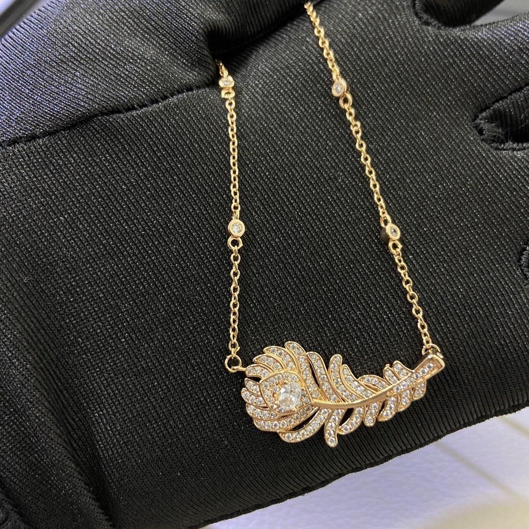 Boucheron Rose Gold Vintage-Inspired Necklace 007
