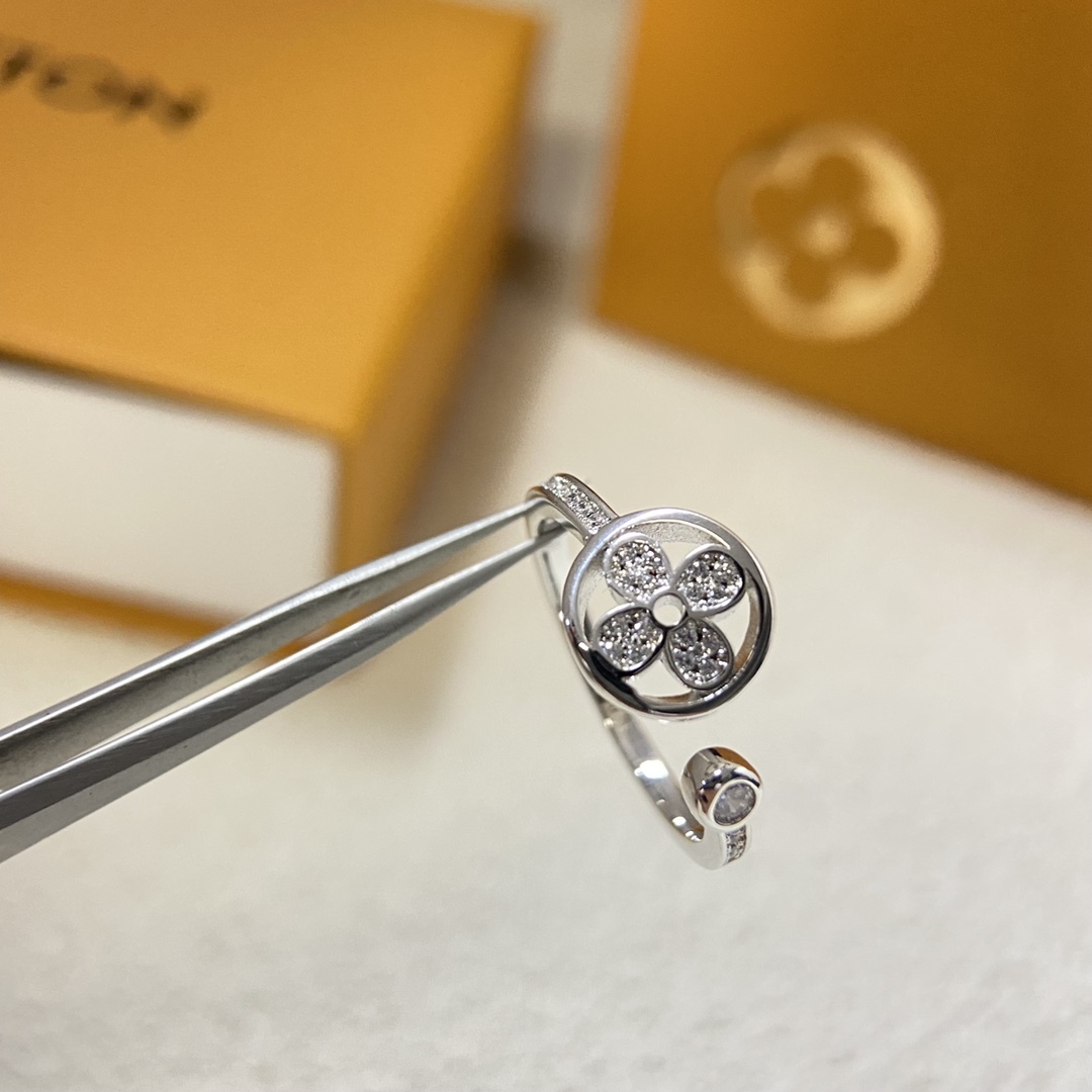 LV Silver Vintage-Inspired Ring 603