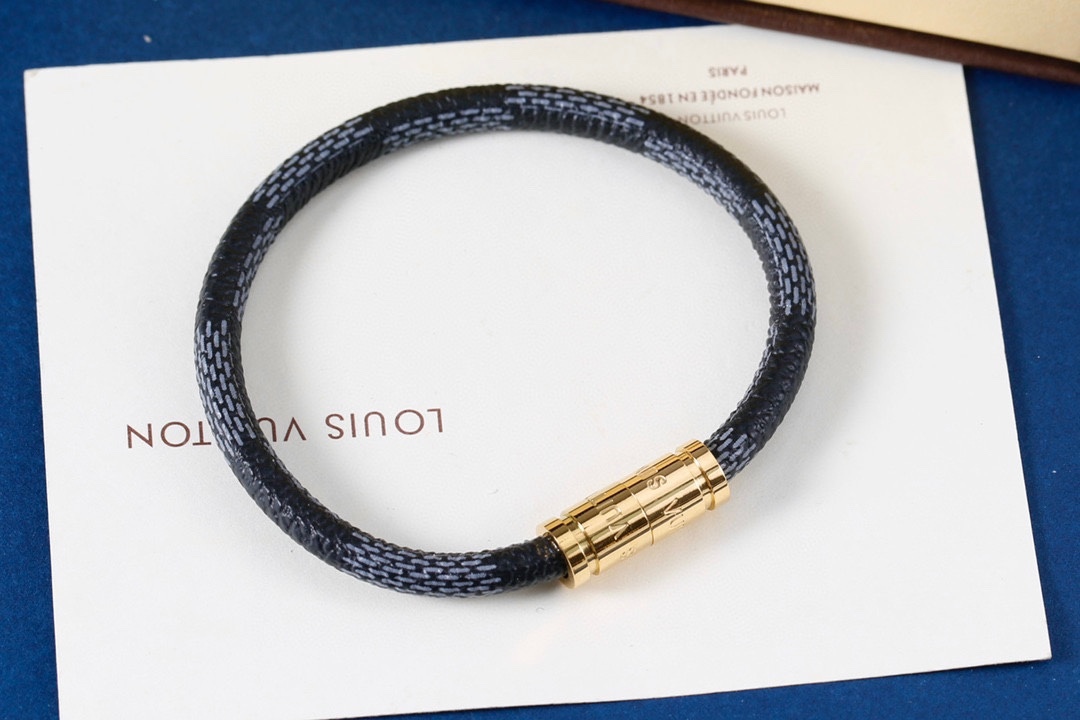 LV bracelet 052
