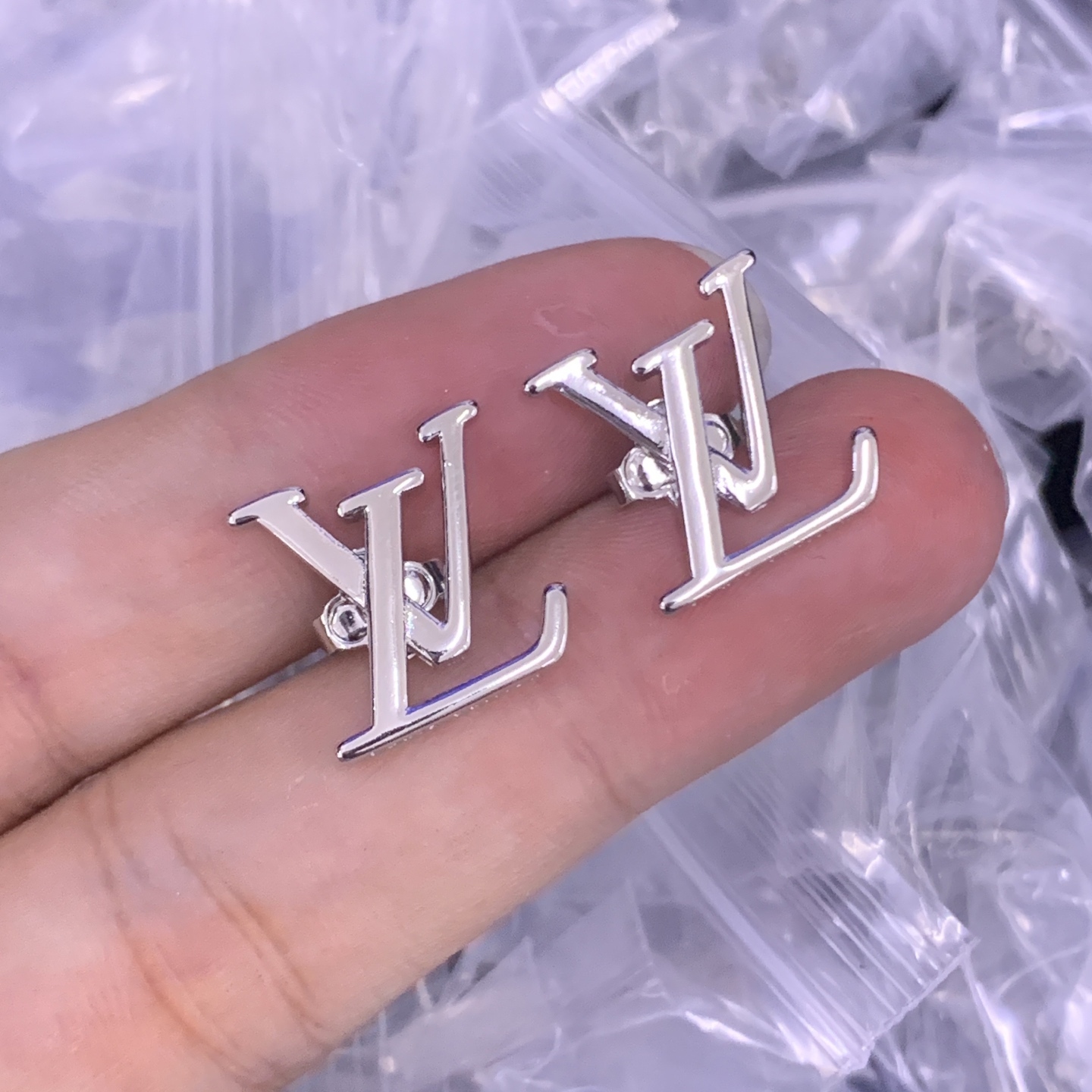 LV Silver Logo-Accented Earrings 470