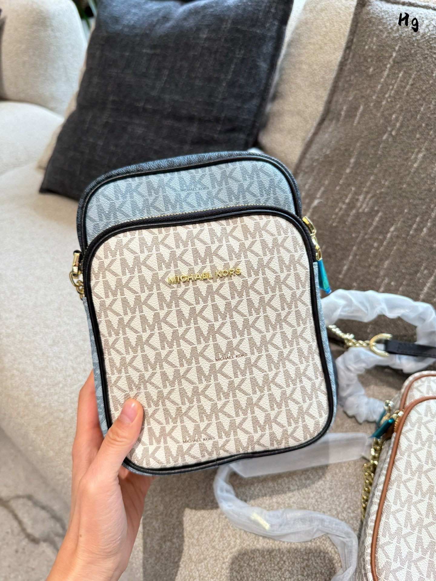 MK bag mercer 00