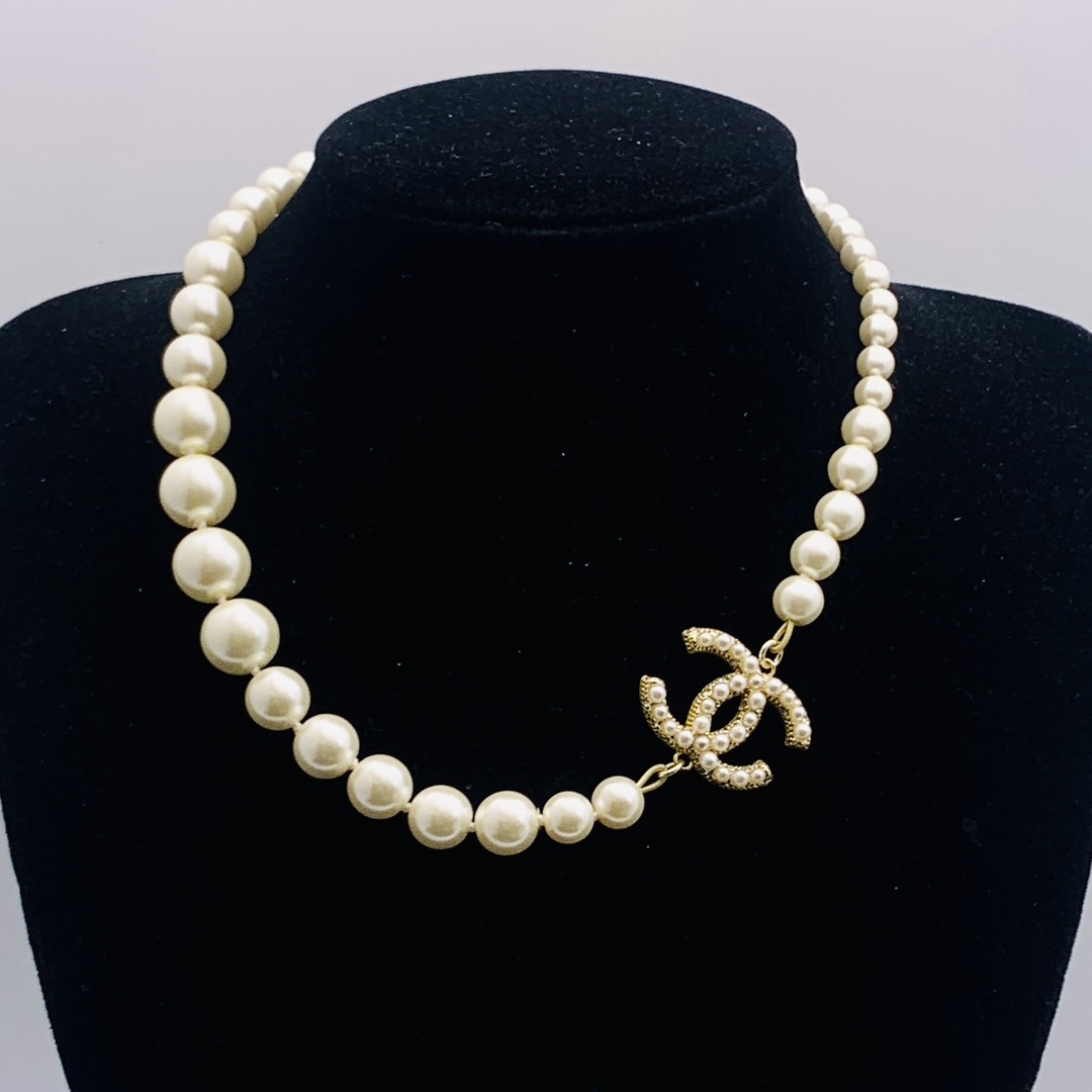 Chanel Rose Gold Vintage-Inspired Necklace 823