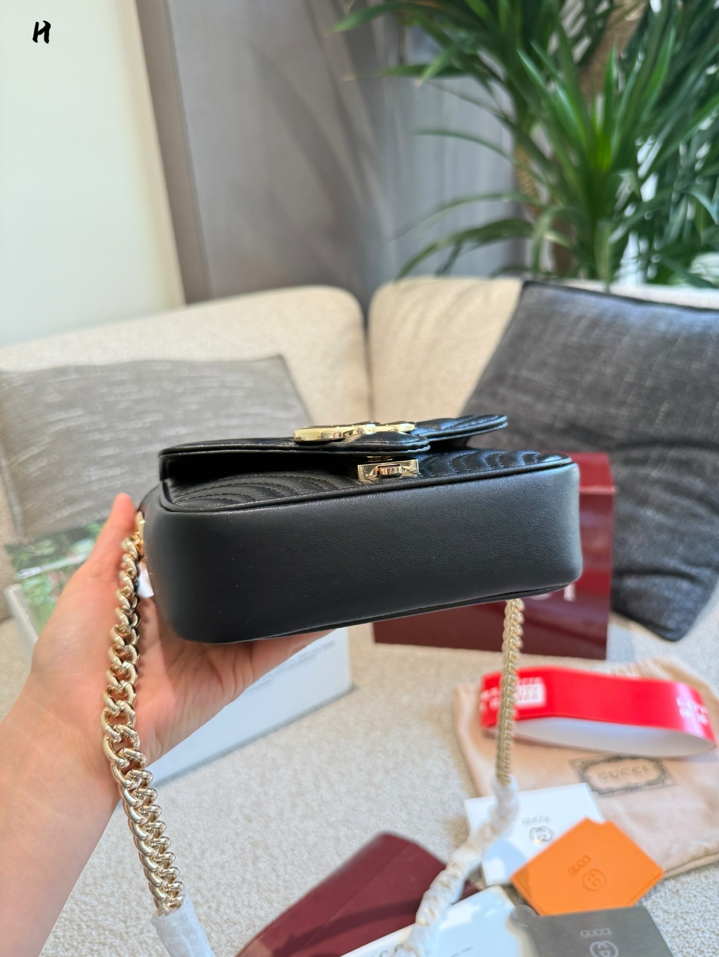 Gucci Rose Gold Logo-Accented Bag 551
