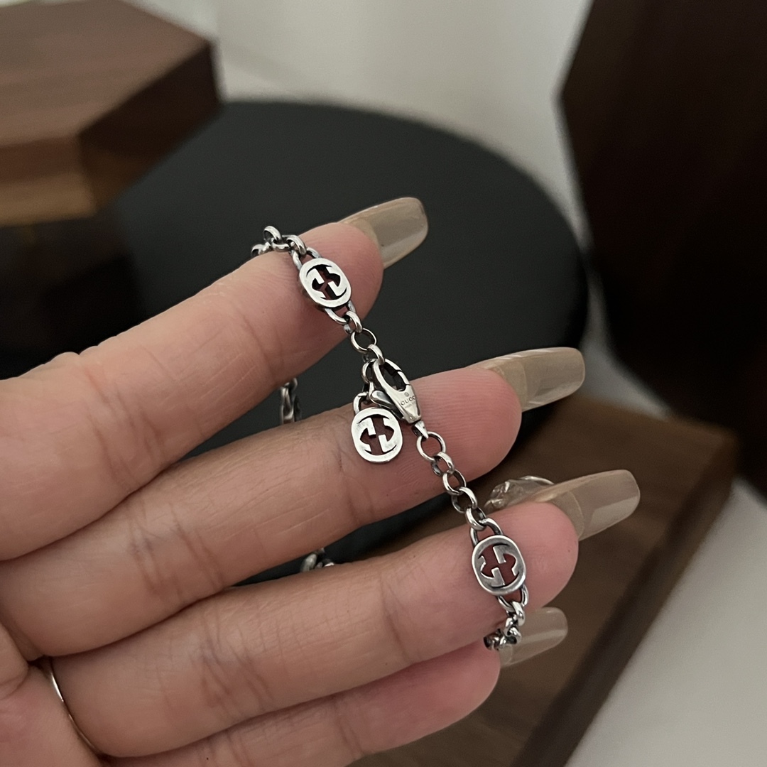 Gucci Silver Logo-Accented Bracelet 526