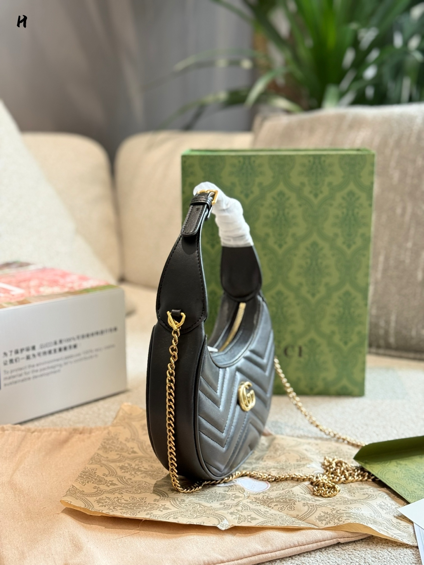 Gucci Silver Vintage-Inspired Bag 532