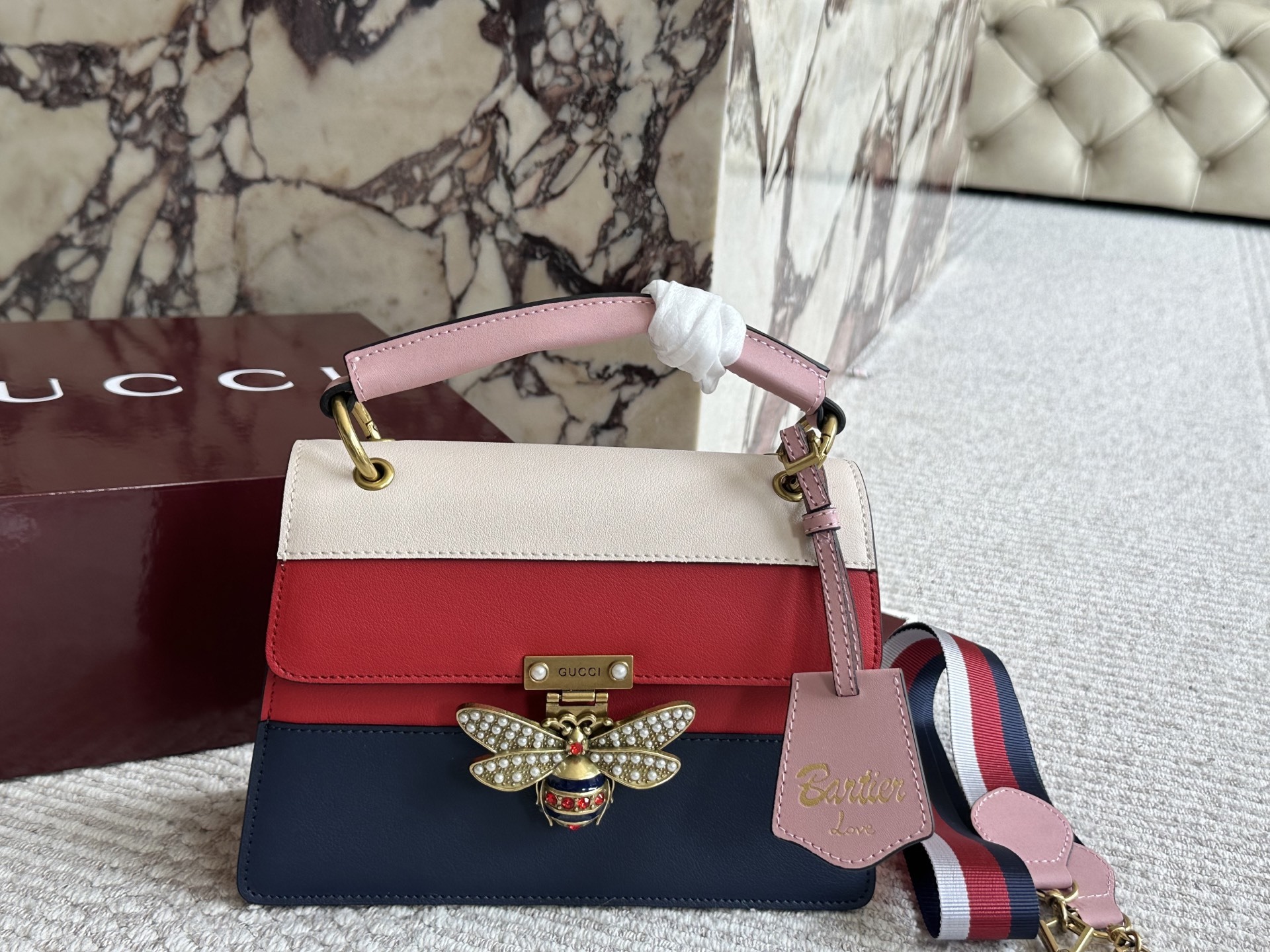 Gucci Silver Vintage-Inspired Bag 559